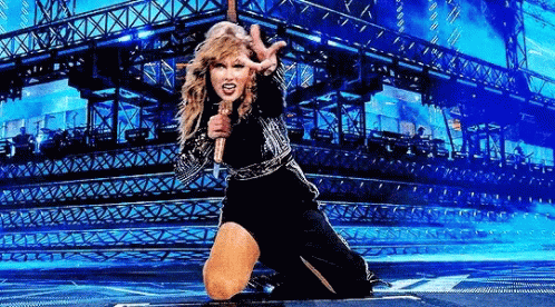 Taylor Swift Reputation Tour GIF - Taylor Swift Reputation Tour Crawling GIFs