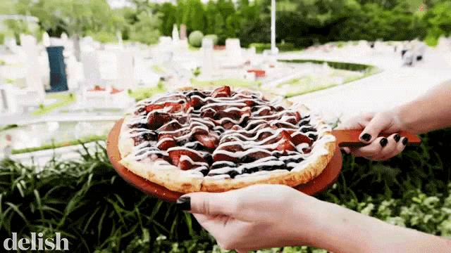 Berry Nutella Pizza Pizza GIF - Berry Nutella Pizza Pizza Chocolate Pizza GIFs