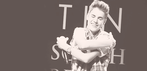 Bieber Self-hug GIF - Justin Bieber Hug Self Hug GIFs