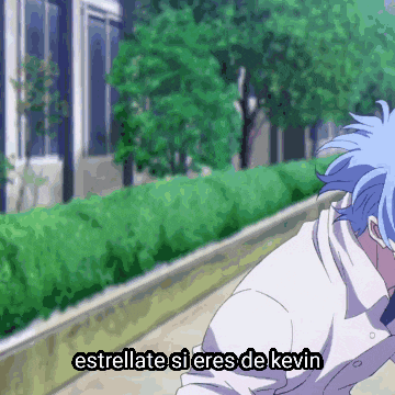 a blue haired anime character says " estrellate si eres de kevin " in spanish