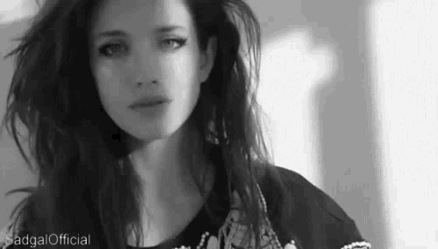 Ayna Sad Girl GIF - Ayna Sad Girl Noir GIFs