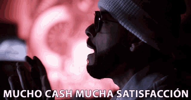 a man wearing a white hat and sunglasses says mucho cash mucha satisfaccion