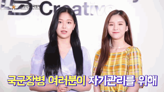 two women standing in front of a sign that says creativo