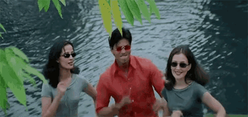 Shah Rukh Kha Juhi Chawla GIF - Shah Rukh Kha Juhi Chawla Red Chillies Entertainment GIFs