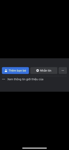 a black screen with a blue button that says thêm bạn bè on it
