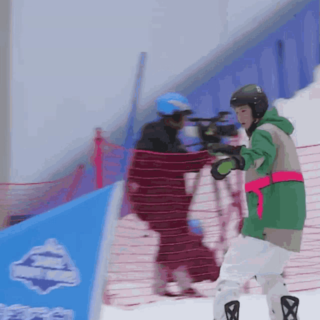 a snowboarder wearing a helmet with the letter e on it