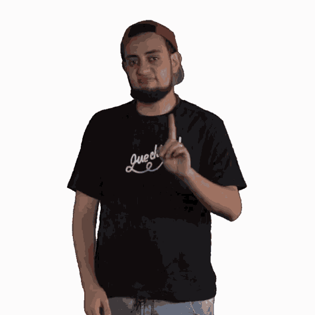 a man with a beard wearing a black shirt that says que chido