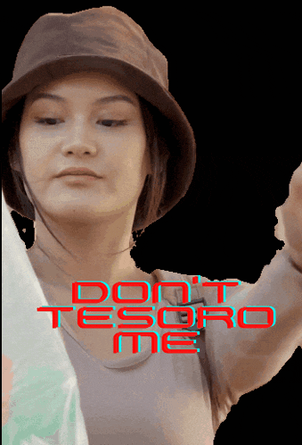 a woman wearing a hat with the words " do n't tesoro me " on the bottom