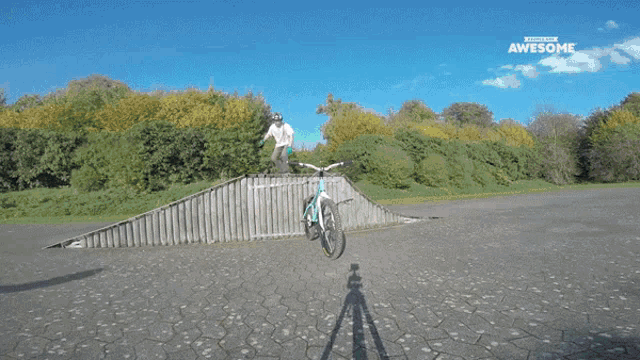 Skateboard Stunt People Are Awesome GIF - Skateboard Stunt People Are Awesome Ride A Bike GIFs