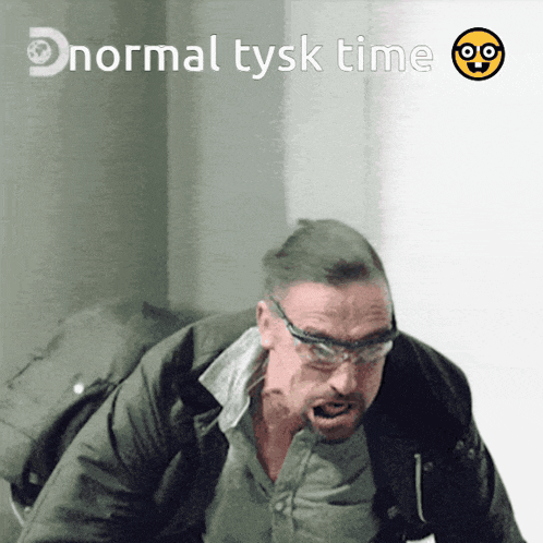 a picture of a man with glasses and the words normal tysk time below him