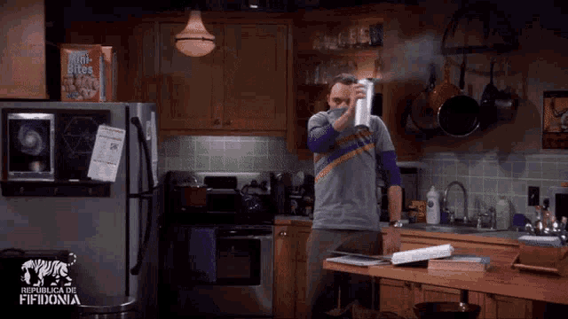 Sheldon Spray GIF - Sheldon Spray Bug GIFs