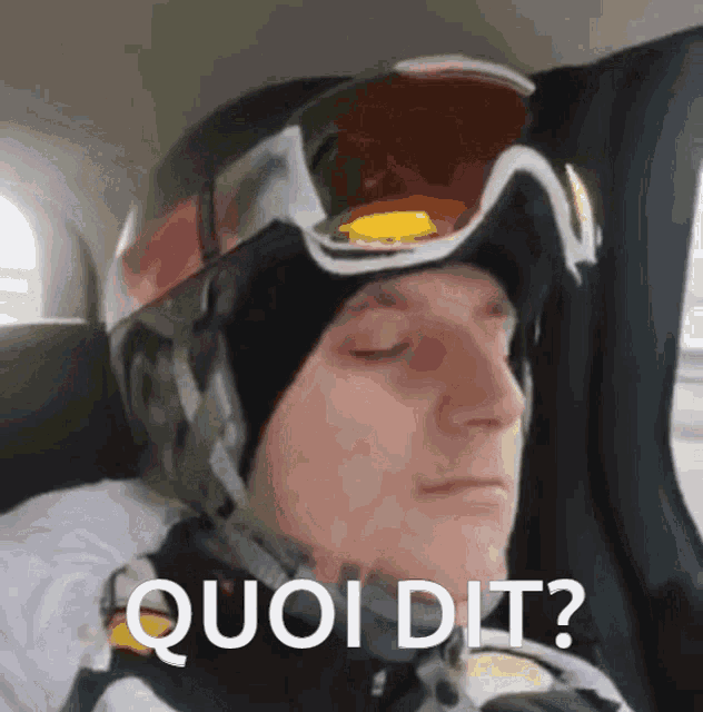 a person wearing a helmet and goggles with the words quoi dit below them