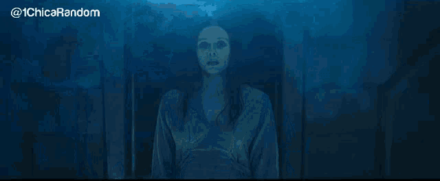 a blue background with the words @ 1 chica random on the bottom