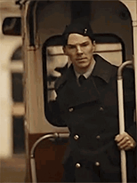 Bus Benedict Cumberbatch GIF - Bus Benedict Cumberbatch Small Island GIFs