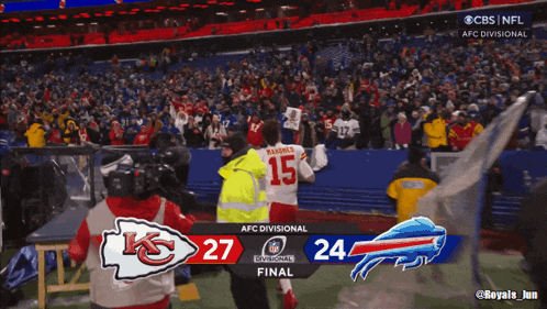 a screen shows the score of a football game between the chiefs and bills