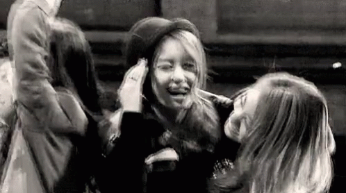 Jiyeon Ailee GIF - Jiyeon Ailee Hug GIFs
