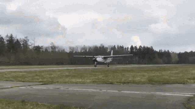 Albatrosfallschirmsport Skydive GIF - Albatrosfallschirmsport Skydive Skydiver GIFs