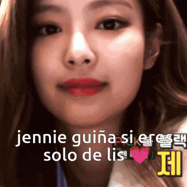 a close up of a woman 's face with the words jennie guinea si eres solo de lis