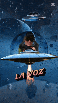 a picture of a man in a flying saucer with the words la voz on the bottom