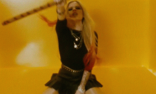 Avril Lavigne Bite Me GIF - Avril Lavigne Bite Me Avril Lavigne Bite Me GIFs