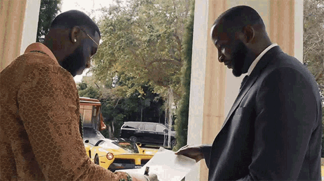 Signing A Paper Gucci Mane GIF - Signing A Paper Gucci Mane Publicity Stunt Song GIFs