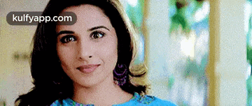 a close up of a woman 's face with the website kulfyapp.com in the corner