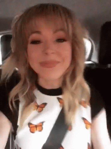 Lindsey Stirling Cute GIF - Lindsey Stirling Cute Wave GIFs