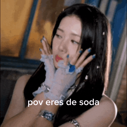 a woman wearing gloves with the words pov eres de soda written below her