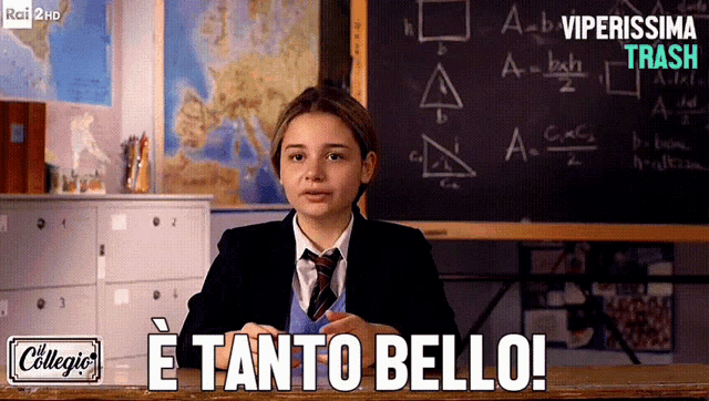 a girl sitting at a desk with the words " e tanto bello " written on it