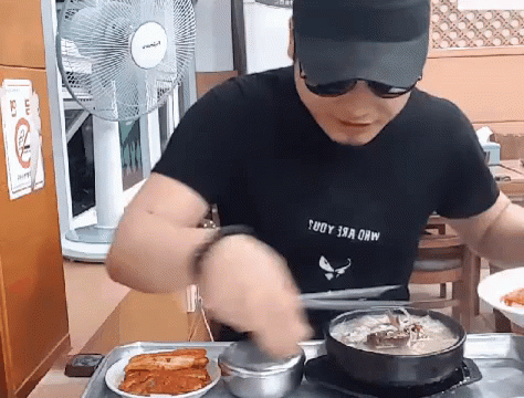 떵또먹 국밥 썬글라스 먹방 GIF