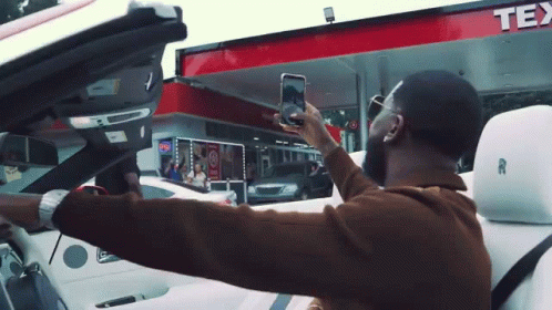 Taking Picture Gucci Mane GIF - Taking Picture Gucci Mane Ceo Flow GIFs