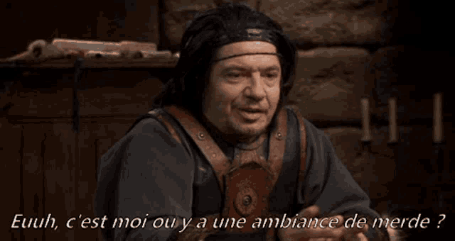 a man giving a thumbs up with the words euuh c est moi ou y a une ambiance de merde written below him