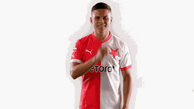 a man wearing a red and white shirt with etoro on it