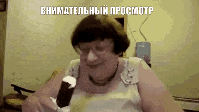 an older woman is eating an ice cream bar with a caption in a foreign language ..