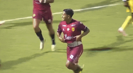 a soccer player in a red jersey with the number 31 on it