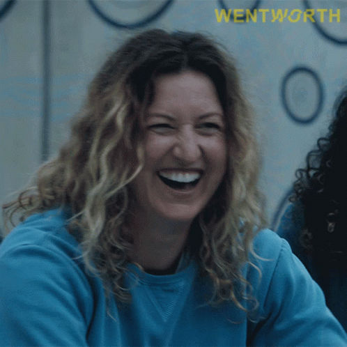 Laughing Louise Lou Kelly GIF - Laughing Louise Lou Kelly Wentworth GIFs