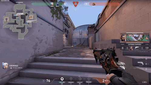 a person holding a gun in a video game that says crowded at the top