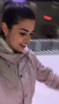 Vivian Amorim Ice Skating GIF - Vivian Amorim Ice Skating Maravicherry GIFs