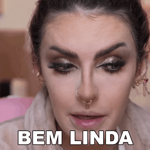 a close up of a woman 's face with the words bem linda below it