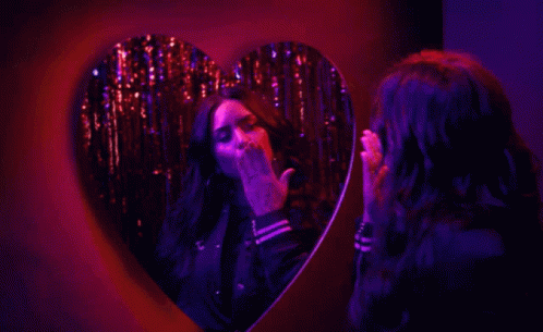 Demi Lovato Fly Kiss GIF - Demi Lovato Fly Kiss Mirror GIFs