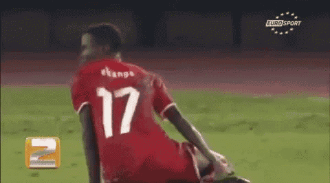 a soccer player with the number 17 on his shirt