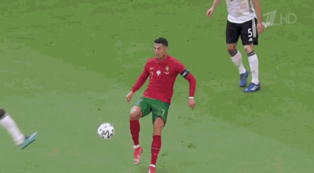 Cristiano Ronaldo No Look Pass GIF - Cristiano Ronaldo Ronaldo No Look Pass GIFs
