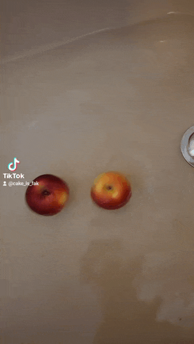 Two Apples Spin GIF - Two Apples Spin Water GIFs
