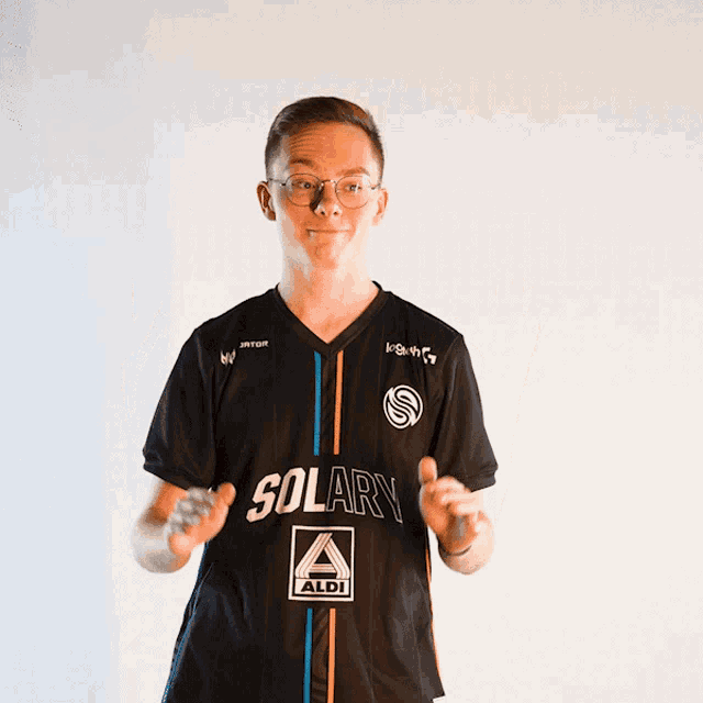 a man wearing a solary shirt with an aldi logo on it