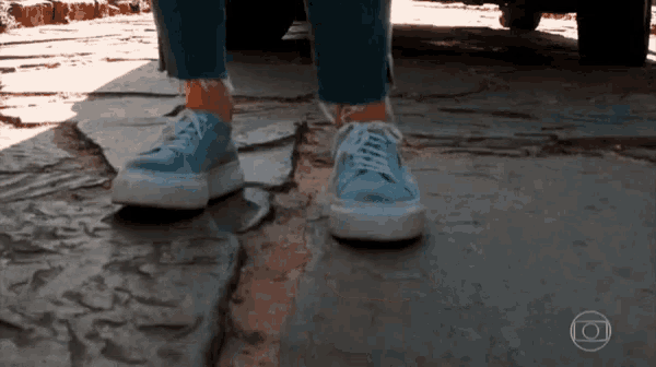 a person 's feet are shown in a blurry photo with a circle in the middle