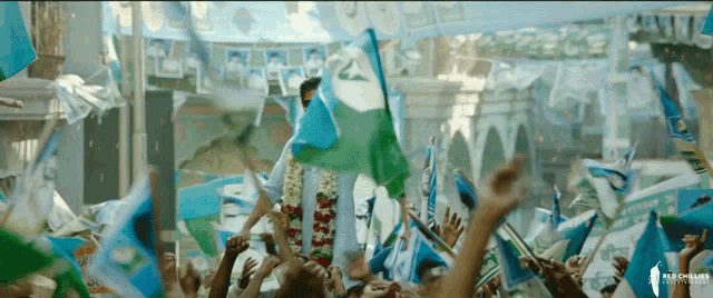 Loved By People Famous GIF - Loved By People Famous Parade GIFs