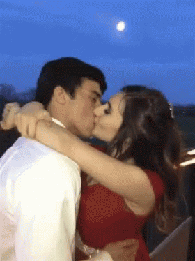 Couple Prom GIF - Couple Prom Kiss GIFs