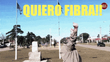 a man stands in front of a sign that says quiero fibra !