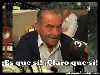 a man sitting in front of a clock with the words es que si claro que si written above him