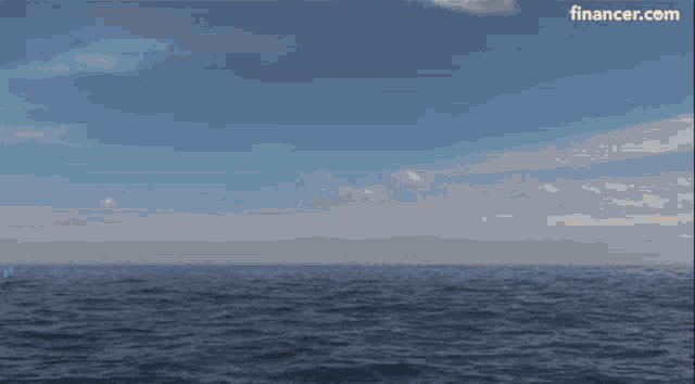 a picture of an explosion in the ocean with the website financier.com